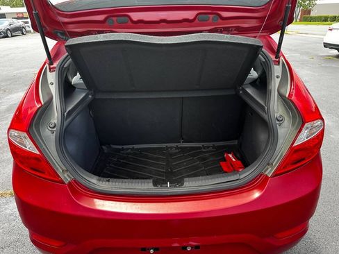 Used 2012 Hyundai Accent SE FWD image 18