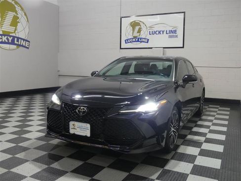Used 2019 Toyota Avalon Touring w/ Advanced Safety Package image 4