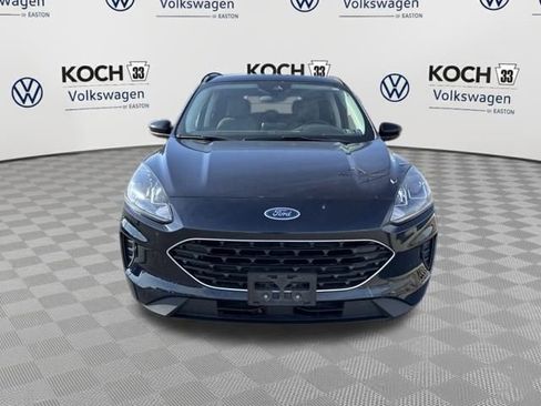 Used 2021 Ford Escape SE w/ SE Sport Appearance Package image 2