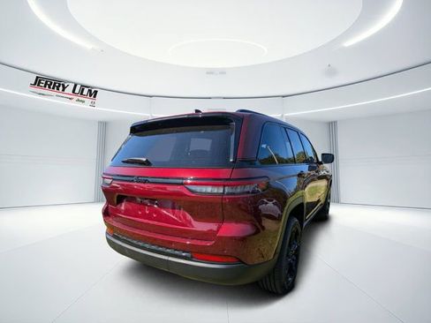New 2025 Jeep Grand Cherokee Altitude image 3