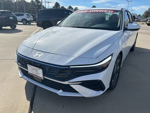 Used 2025 Hyundai Elantra SEL image 3