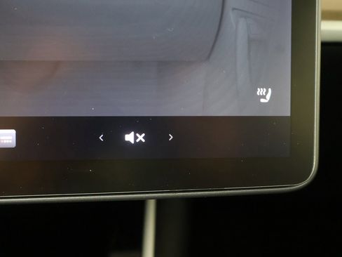 Used 2021 Tesla Model Y Long Range image 46