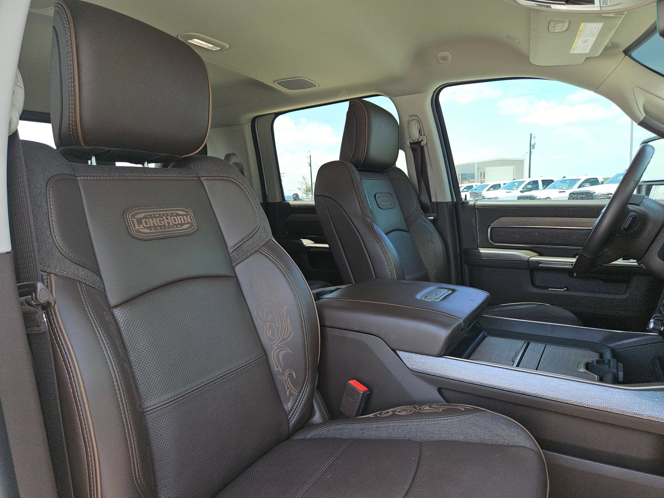 Used 2025 RAM 2500 Limited AWD/4WD image 30