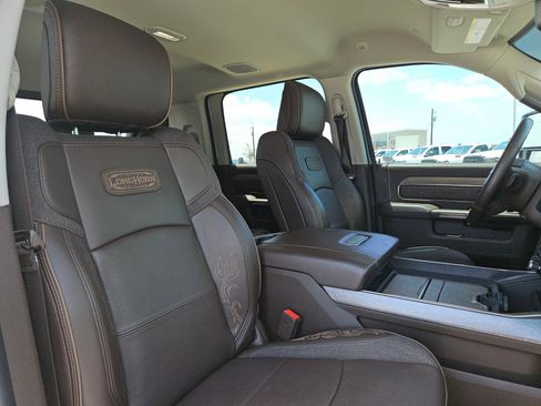 Used 2025 RAM 2500 Limited AWD/4WD image 30