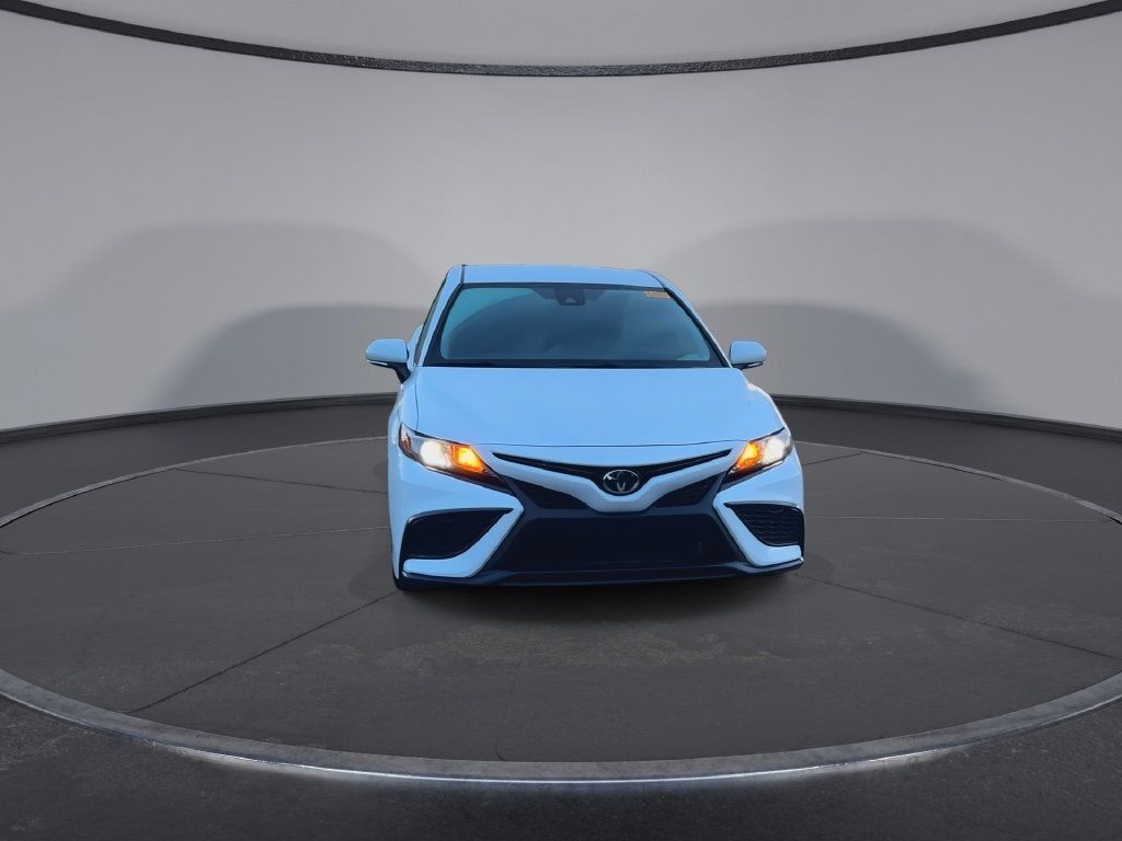 Used 2024 Toyota Camry SE FWD image 3
