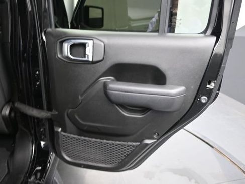 Used 2022 Jeep Gladiator Sport AWD/4WD image 16