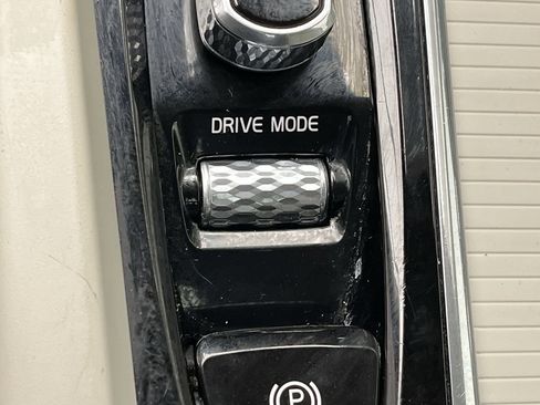 Used 2019 Volvo S60 T6 Momentum w/ Premium Package image 16