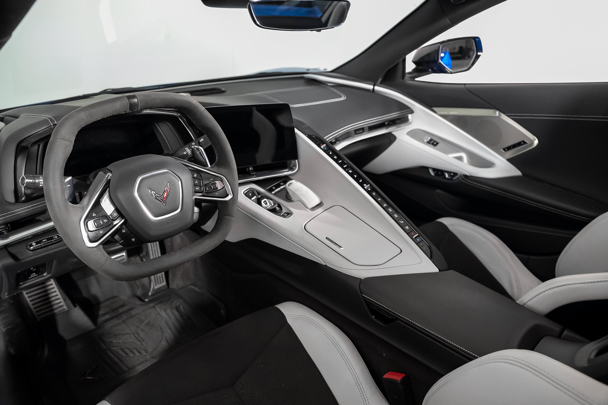 Used 2024 Chevrolet Corvette Stingray Preferred Conv RWD image 2