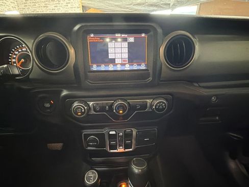 Used 2020 Jeep Gladiator Sport w/ Quick Order Package 24S AWD/4WD image 18