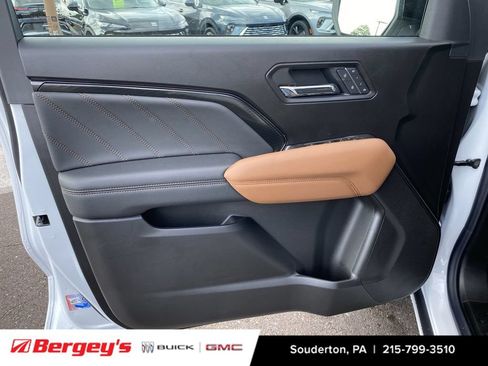 New 2026 GMC Canyon AT4 w/ Technology Plus Package AWD/4WD image 24