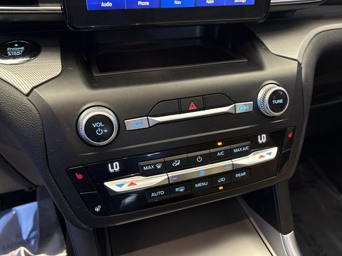 Used 2020 Ford Explorer XLT w/ Equipment Group 202A AWD/4WD image 21