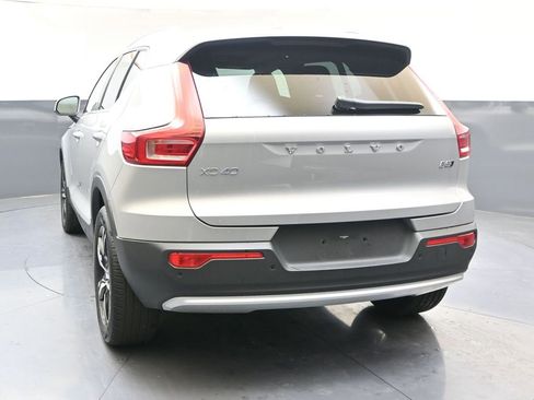 Certified 2025 Volvo XC40 B5 Core image 4