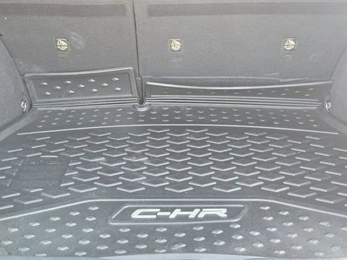 Used 2018 Toyota C-HR XLE image 31