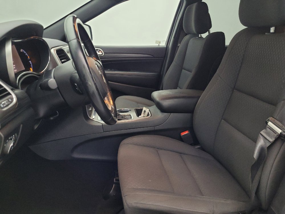 Used 2019 Jeep Grand Cherokee Laredo RWD image 17