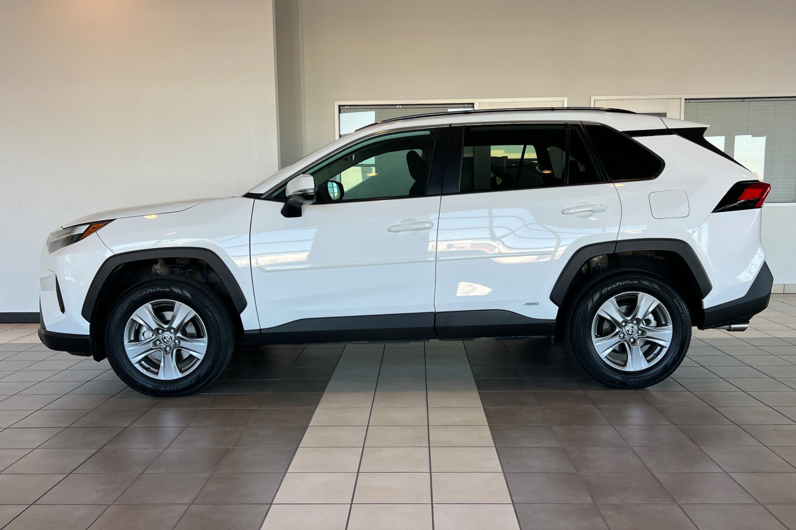 Certified 2024 Toyota RAV4 LE AWD/4WD image 7
