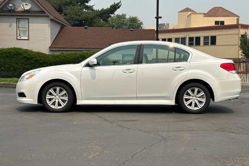 Used 2011 Subaru Legacy 2.5i Premium w/ All-Weather Pkg AWD/4WD image 8