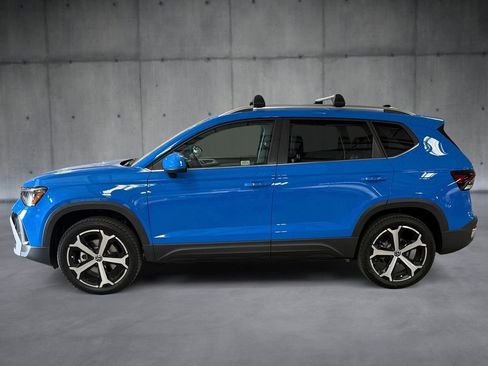 Used 2025 Volkswagen Taos SEL AWD/4WD image 2