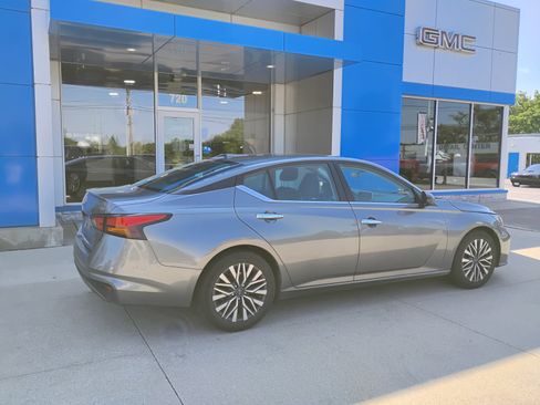 Used 2024 Nissan Altima 2.5 SV FWD image 6