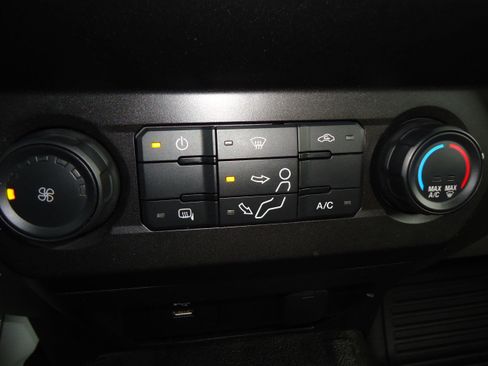 Used 2020 Ford F250 XL w/ Power Equipment Group image 19