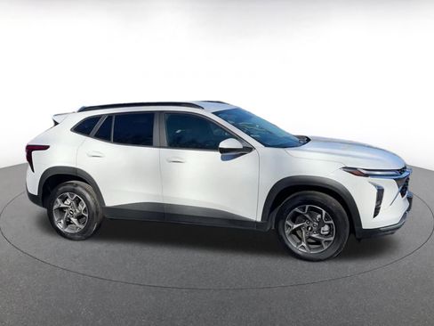 Used 2025 Chevrolet Trax LT image 16