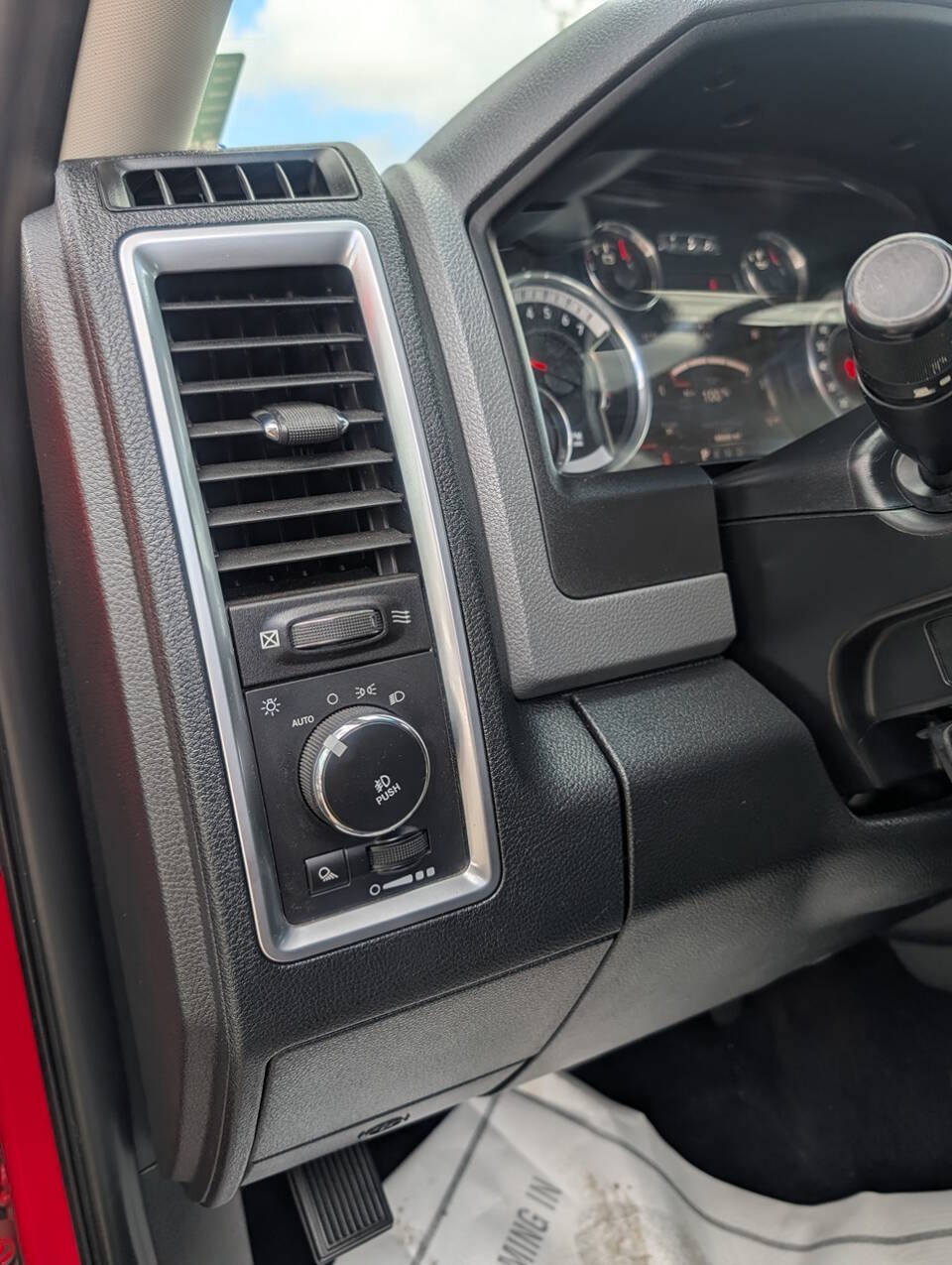 Used 2016 RAM 1500 Classic SLT w/ Luxury Group AWD/4WD image 21