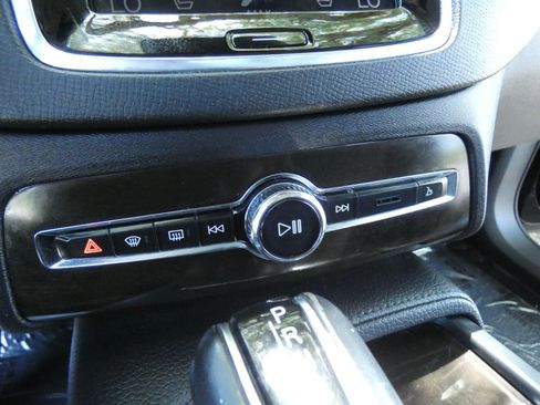 Used 2018 Volvo XC90 T6 Momentum w/ Convenience Package image 55