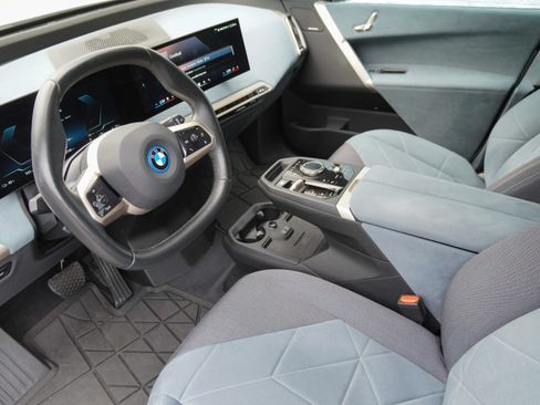 Used 2024 BMW iX xDrive50 AWD/4WD image 9