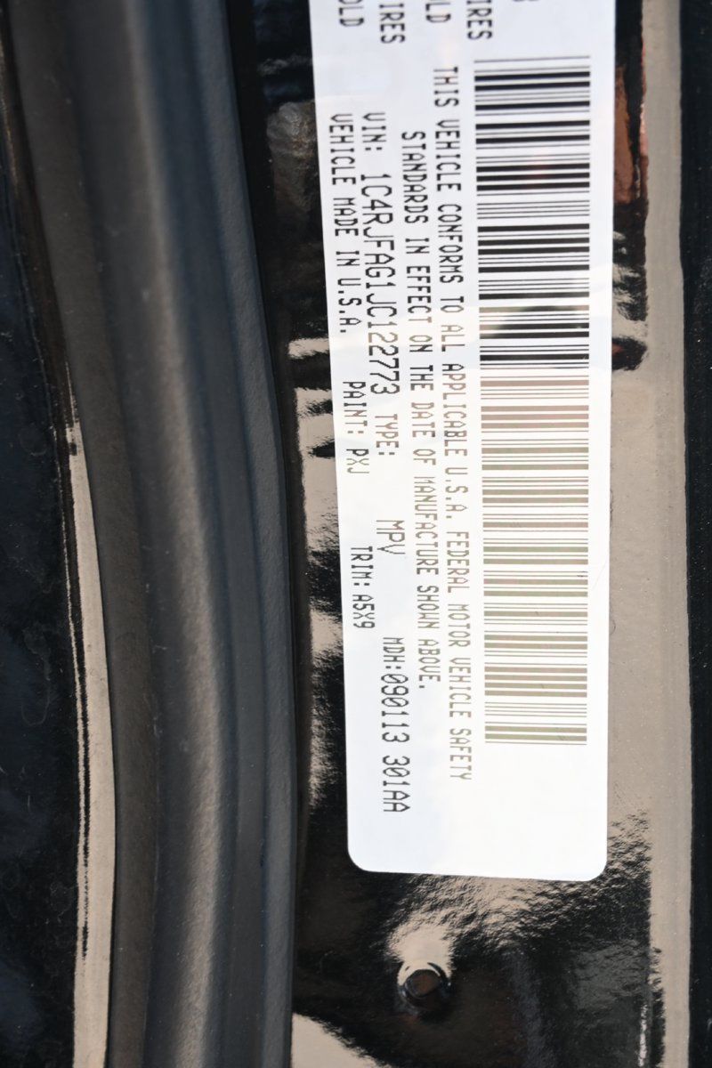 Used 2018 Jeep Grand Cherokee Laredo AWD/4WD image 29