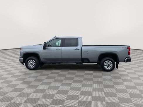 Used 2024 Chevrolet Silverado 2500 LT w/ Convenience Package AWD/4WD image 4