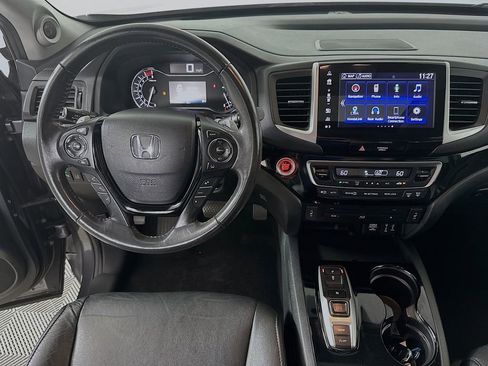 Certified 2018 Honda Pilot Touring image 19