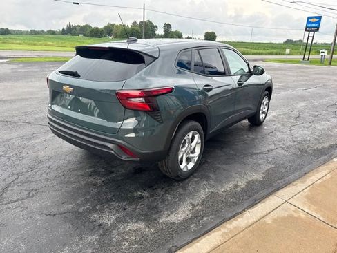 New 2026 Chevrolet Trax LS w/ LS Convenience Package FWD image 4