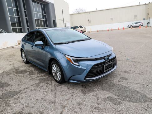 Used 2025 Toyota Corolla XLE image 5