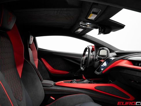 Used 2025 Lamborghini Revuelto image 40