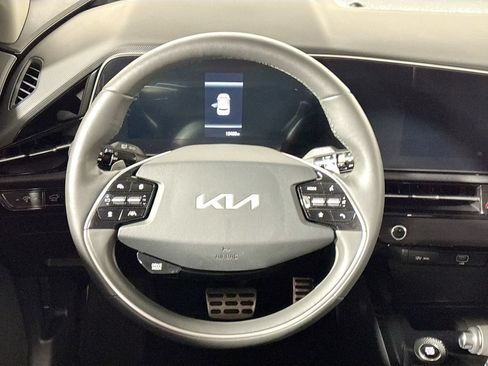 Certified 2025 Kia Niro SX Touring FWD image 14