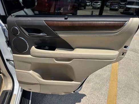 Used 2021 Lexus LX 570 4WD w/ Luxury Package image 26
