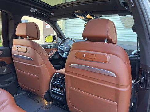 Used 2023 BMW X7 M60i w/ Climate Comfort Package AWD/4WD image 42