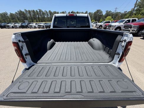 Used 2022 RAM 1500 Laramie AWD/4WD image 18