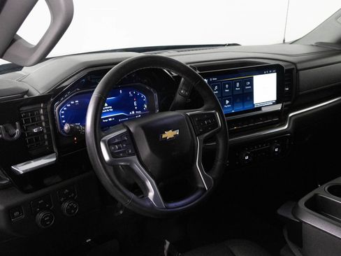 Used 2023 Chevrolet Silverado 1500 LT image 4