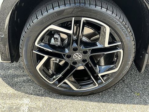 Used 2026 Volkswagen Tiguan SEL R-Line AWD/4WD image 9