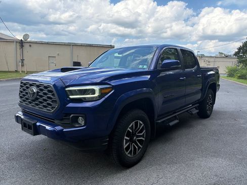 Used 2022 Toyota Tacoma TRD Sport w/ Technology Package AWD/4WD image 1
