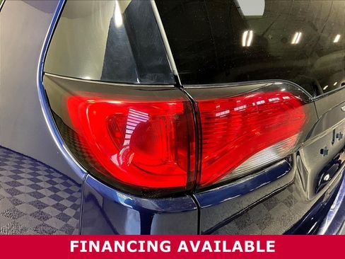 Used 2018 Chrysler Pacifica Touring-L FWD image 22
