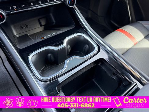 Used 2025 Chevrolet Traverse RS image 16