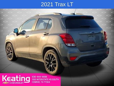 Used 2021 Chevrolet Trax LT w/ Sport Edition FWD image 2