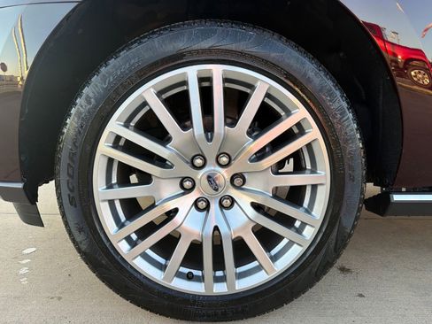 Used 2024 Ford Expedition Limited RWD image 9
