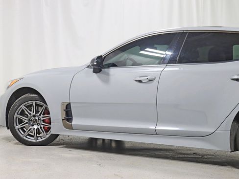 Used 2018 Kia Stinger GT2 image 11