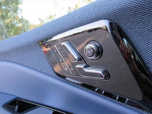 New 2026 Cadillac Optiq Luxury 2 image 29