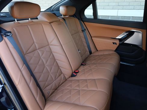 Used 2024 BMW 740i w/ Premium Package 2 RWD image 27