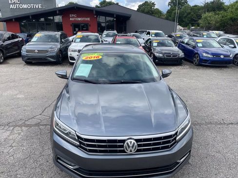 Used 2016 Volkswagen Passat 1.8T SE FWD image 12