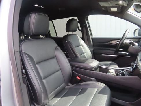 Used 2025 Chevrolet Traverse LT AWD/4WD image 24