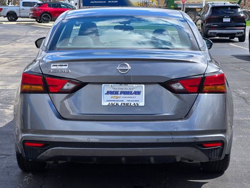 Used 2024 Nissan Altima 2.5 S FWD image 12